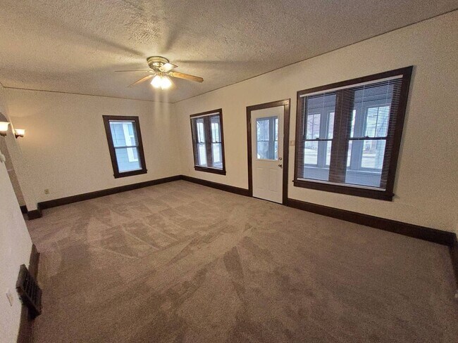 Building Photo - 373 Ahnaip Street