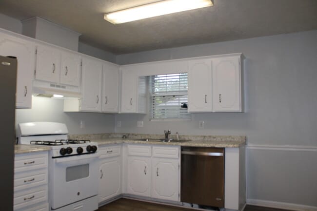 Building Photo - 810 S Willowick Dr