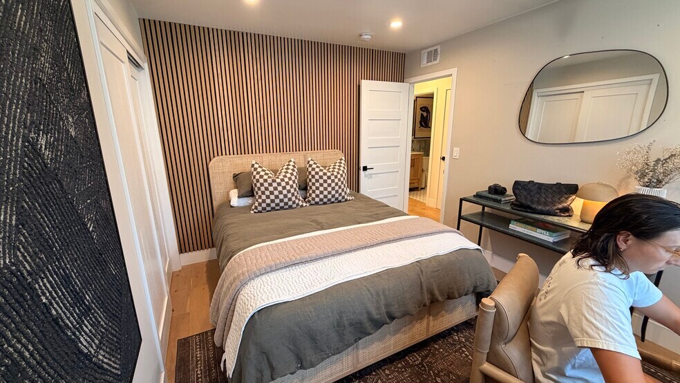 Guest bedroom 1 - 9892 Lapworth Cir