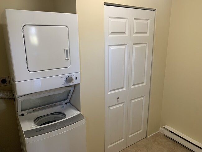 Washer / Dryer - 4471 Manhattan W