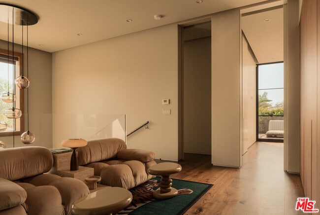 Building Photo - 530 N La Jolla Ave