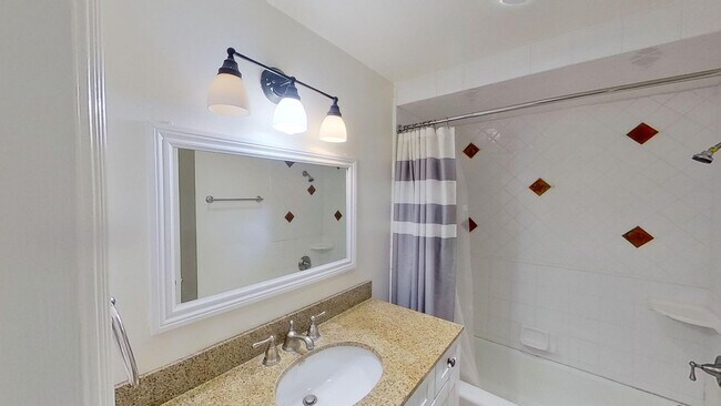 Building Photo - 16402 Birdie Ln