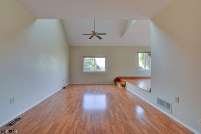 Building Photo - 4 Hawthorne Pl