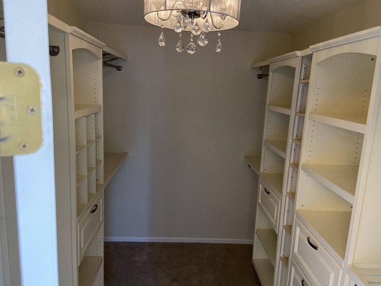 Building Photo - 13648 Parkview Pl