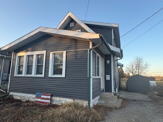 Building Photo - Remodeled 4 Bed 2 Bath For RENT