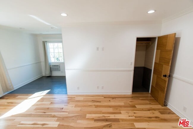 Building Photo - 1126 N Formosa Ave