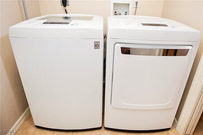 Building Photo - 22631 Island Lakes Dr