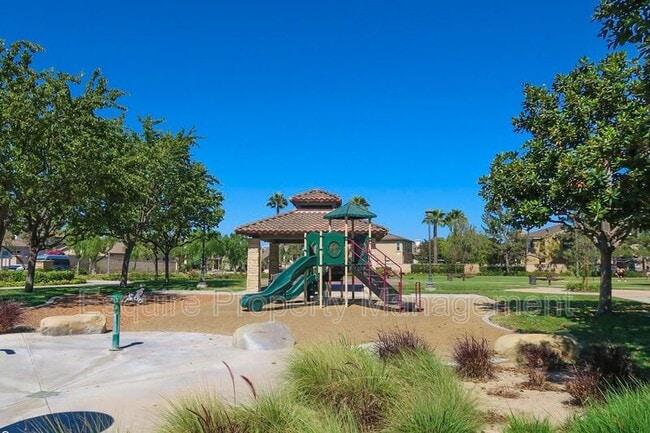 Building Photo - 232 Lightwood St