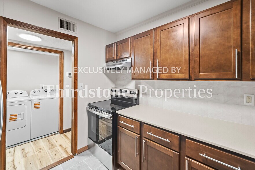 Building Photo - 345 W 40th St