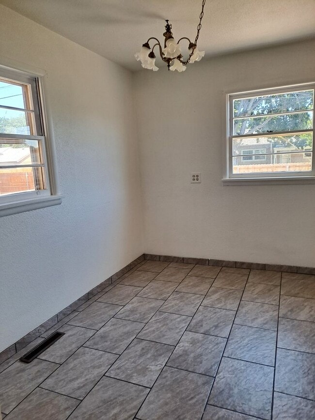 Building Photo - ALL PROSPECTIVE TENANTS MUST SUBMIT A $58 ...