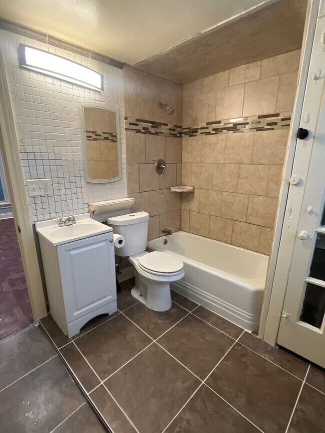 Building Photo - 8153 S Exchange Ave