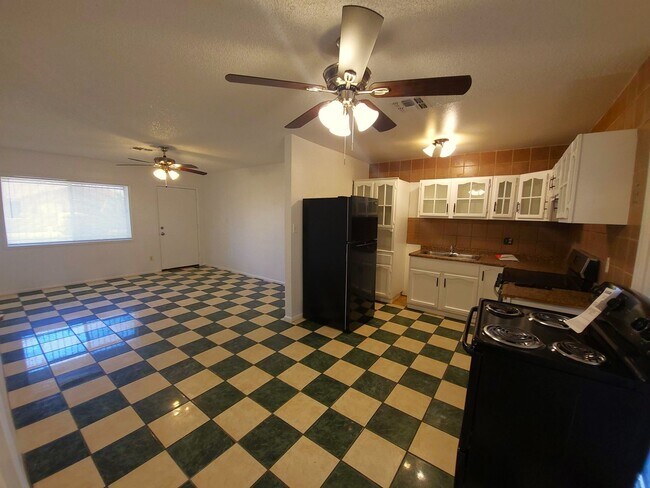 Building Photo - AFFORDABLE HOME WEST SIDE HOME!