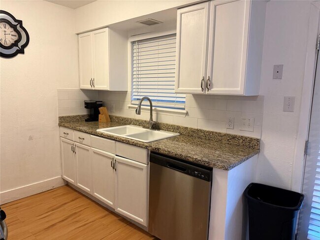 Building Photo - 6307 Huntleigh Way