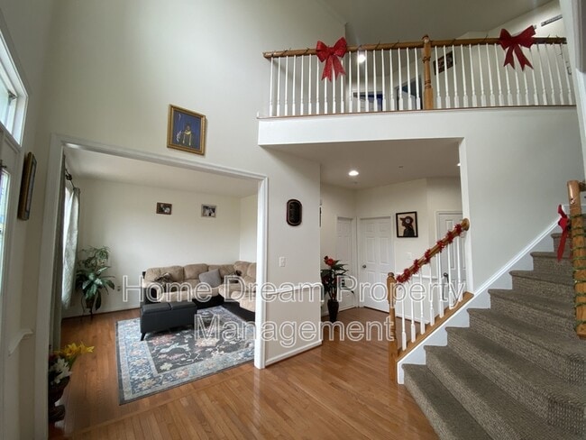 Building Photo - 11212 Katerina Dr S