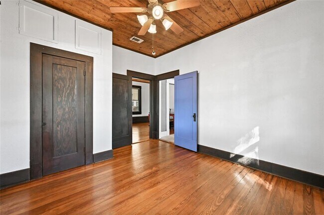 Building Photo - 5112 Caswell Ave