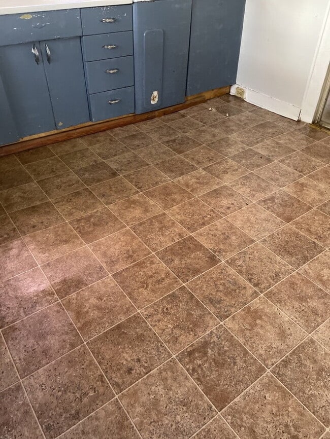 Building Photo - 2 Bedroom 1 Bathroom