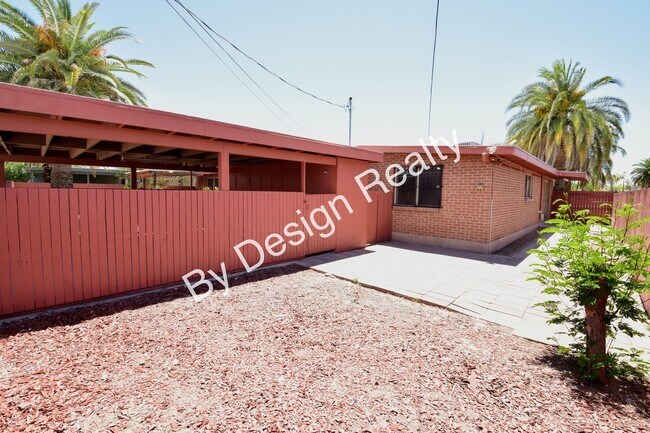 Building Photo - 3 Bed 2 Bath Midtown Duplex with Covered Parking & Storage