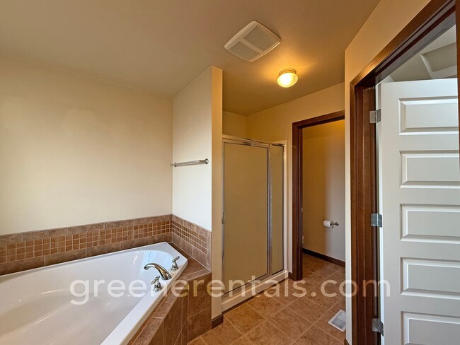 Building Photo - 4BR 2.5BA Home on Tumwater Hill