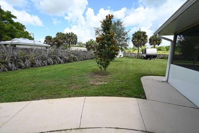 Building Photo - 985 Quail Run
