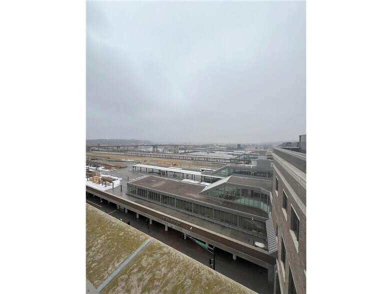 Building Photo - 214 4th St E