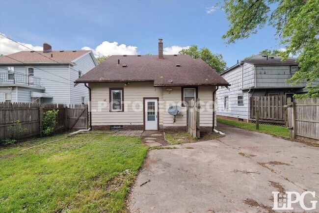 Building Photo - 2247 Georgetown Ave