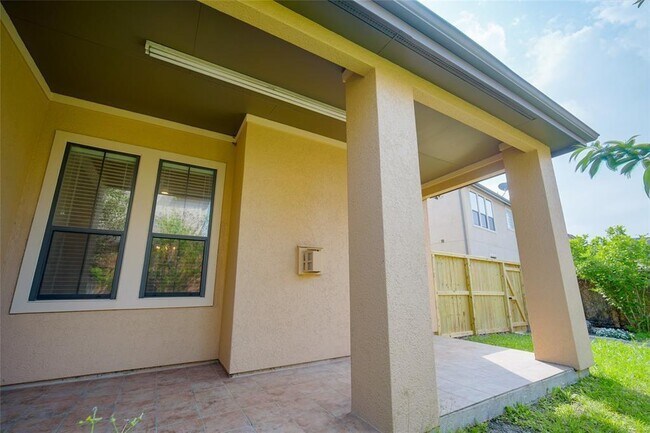 Building Photo - 2906 Royal Oaks Crest