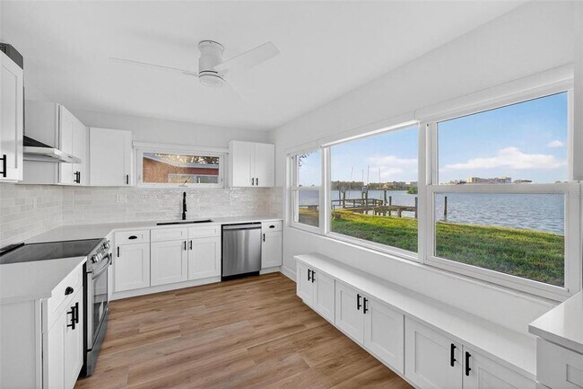 Building Photo - 7160 Shore Dr S