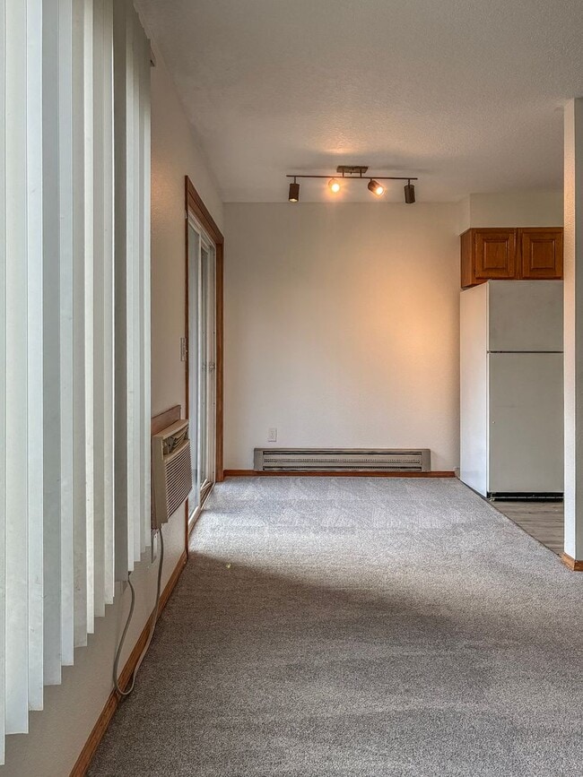 Building Photo - ONE MONTH FREE- Gresham 1 Bedroom Condo Available for Move In ! Call today