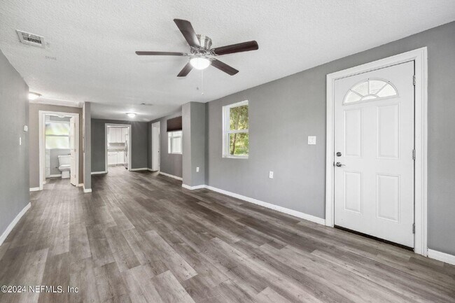 Building Photo - 3Bd Rental Available, Minutes from San Marco!