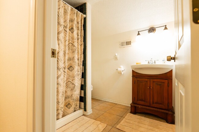Building Photo - Desert Oasis – Furnished Executive Room in...