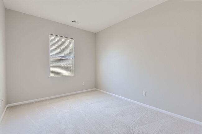 Building Photo - Newly Updated 3 Bedroom, 2 Bath Townhome I...