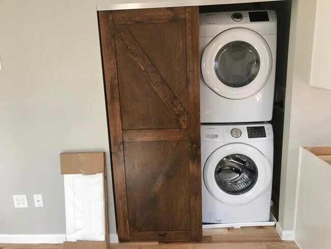 Building Photo - 546 Southern Ave