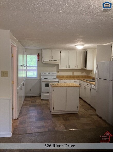 Building Photo - 326 River Dr