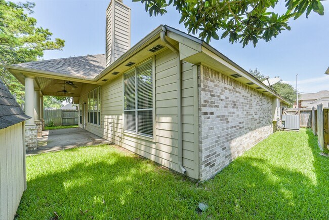 Building Photo - 17515 Fairgrove Park Dr