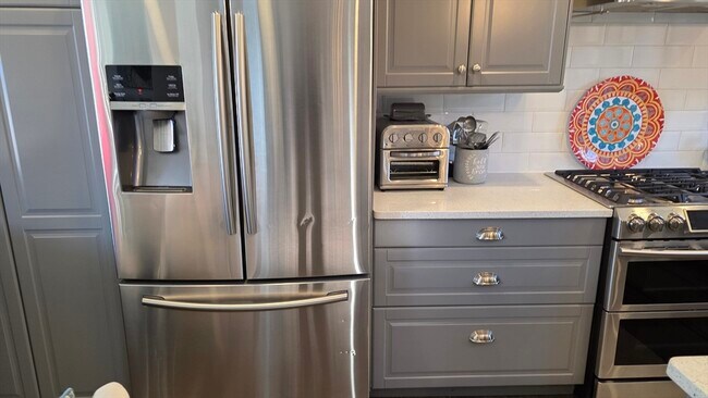 Building Photo - 533 Prospect St