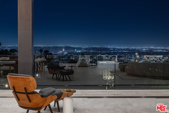 Building Photo - 9364 Beverlycrest Dr