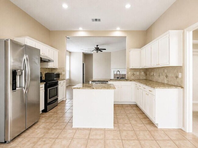 Building Photo - 10201 Max Ln