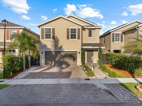 Building Photo - 501 NE 6th Ct