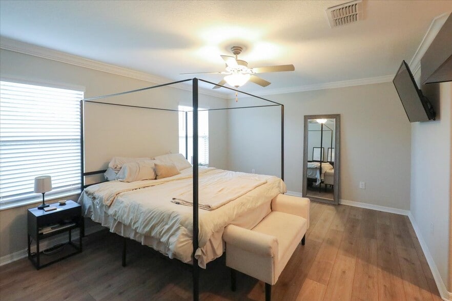 Building Photo - 1595 Cassius St