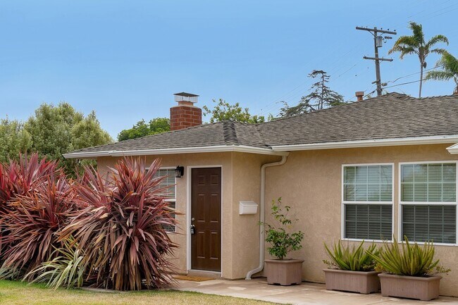 Building Photo - Single Level Family House