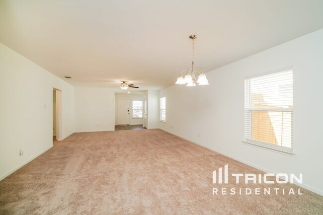 Building Photo - 3967 Trail de Paris