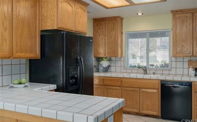 Building Photo - 3bd 2ba