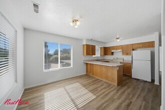 Building Photo - Newly Updated and Move-In Ready 3 bedroom home