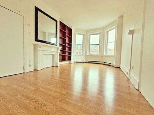 Primary Photo - 240 Newbury St