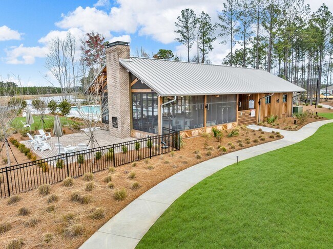 Building Photo - 3 bedrooms, 2 1/2 bathrooms in Richmond Hill's Heartwood Community