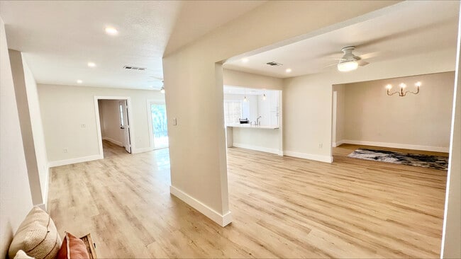 Building Photo - 513 Santa Clara Rd