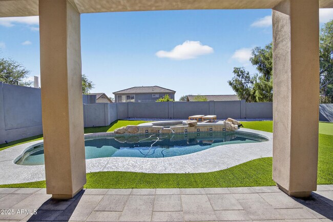 Building Photo - 10587 E Sheena Dr