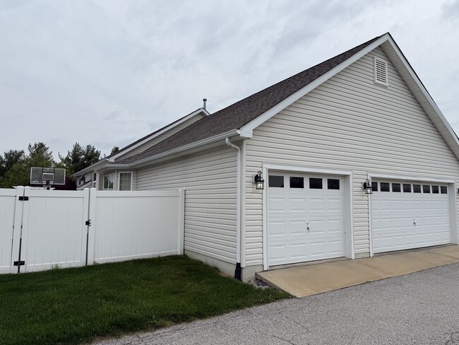 Building Photo - 1792 Old Park Ln
