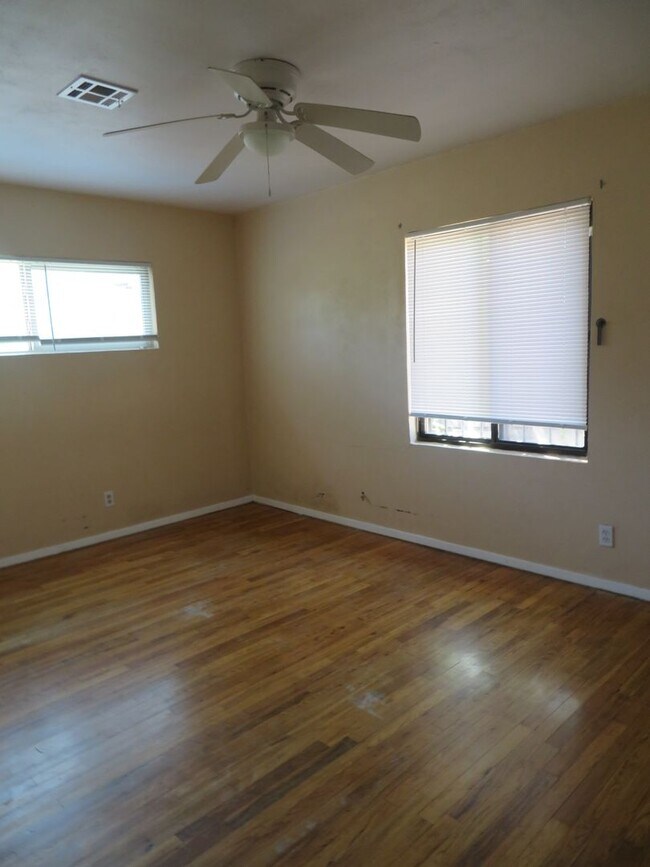 Building Photo - 4 Bedrooms, 1.5 bath Home For Rent with Al...
