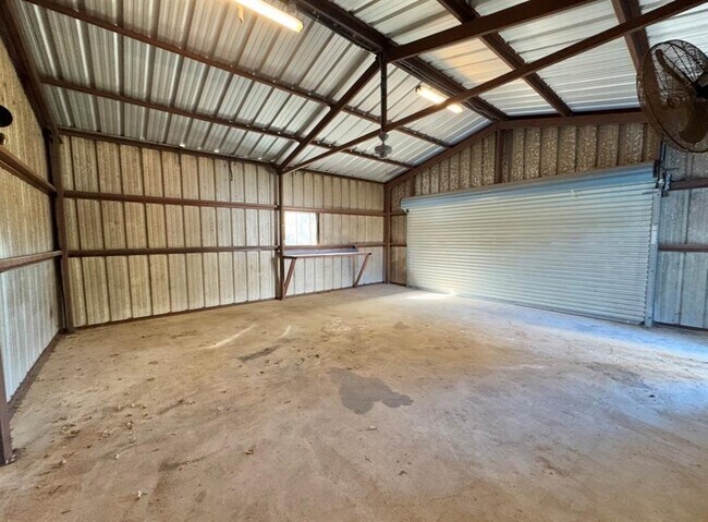 Building Photo - 233 FM 696